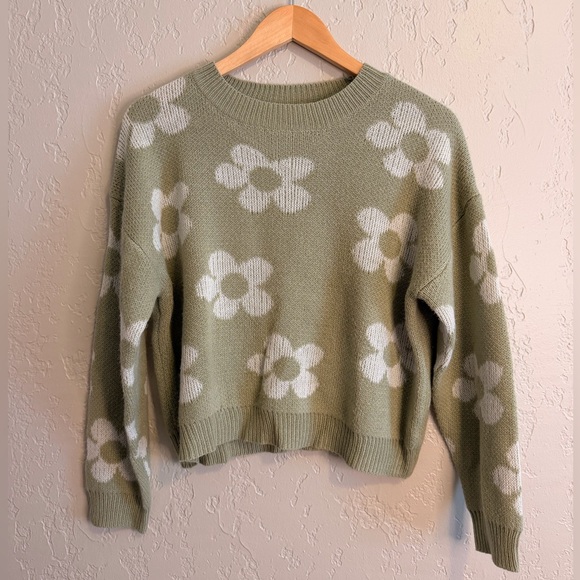Cozy Flower Sweater - Picture 4 of 6
